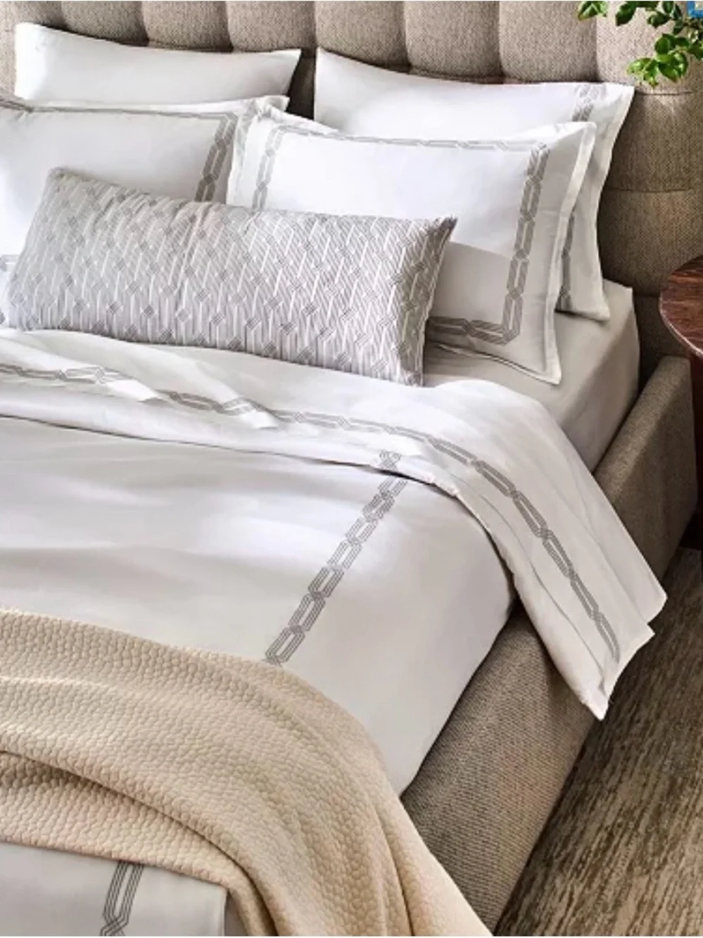 Hudson Park Tivoli Italian Linen King Duvet cover white/silver.